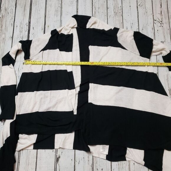 H&M Black and White Striped Cardigan - Picture 7 of 8